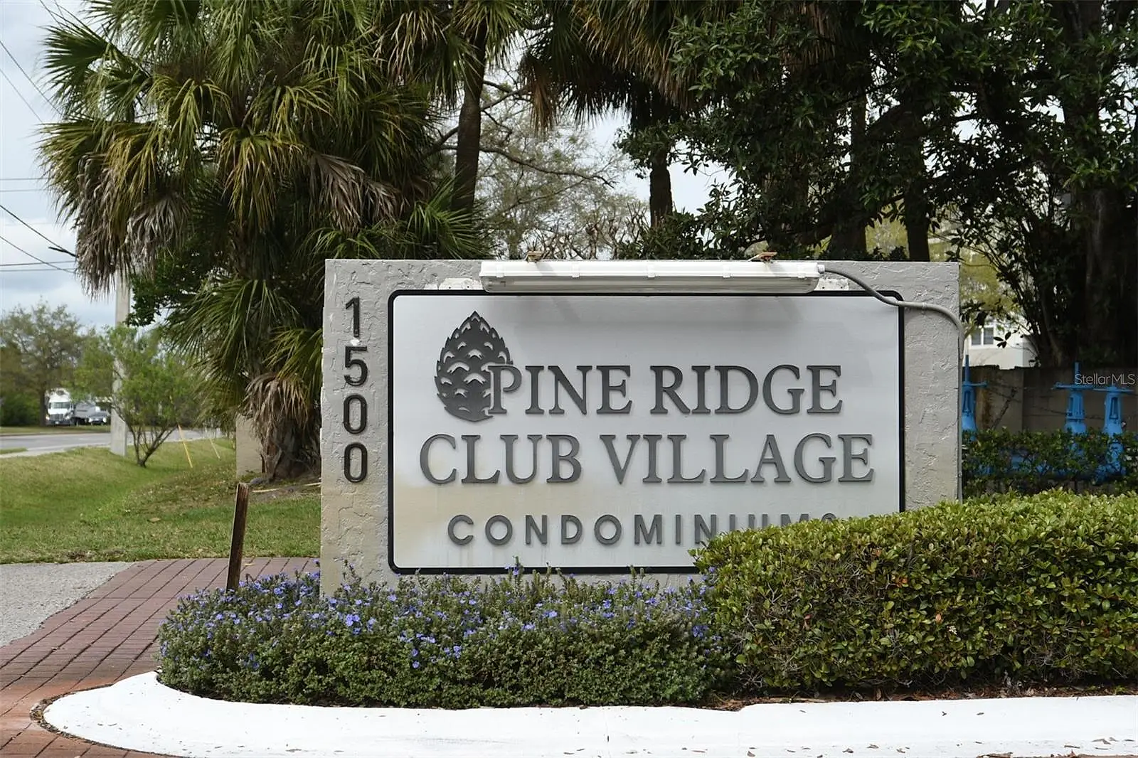 1021 SW Pine Ridge Circle