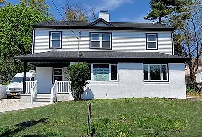 31 Oxford Street Roslyn Heights NY 11577