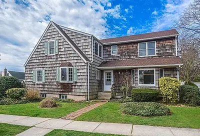 88 Midway Avenue Locust Valley NY 11560