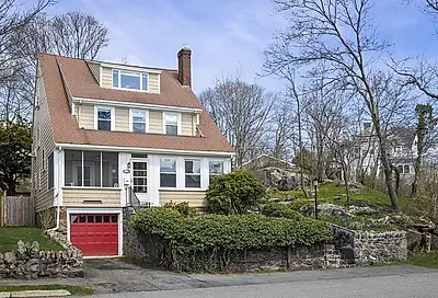 32 Bay View Ave Swampscott MA 01907