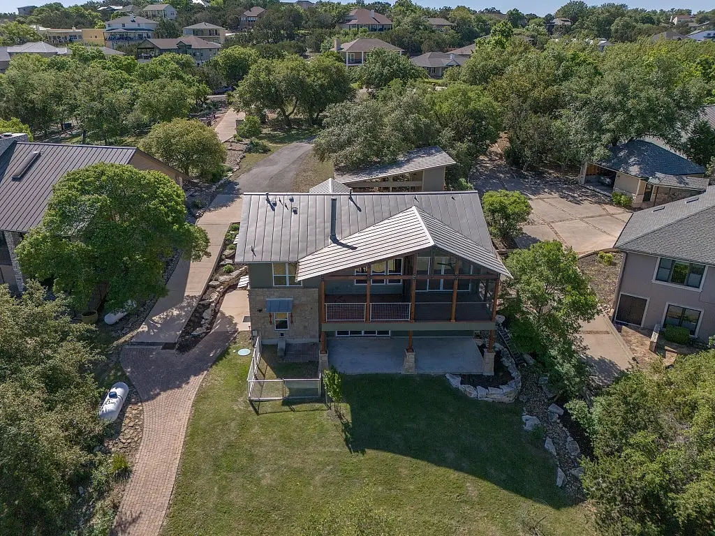 216 Lakefront Drive