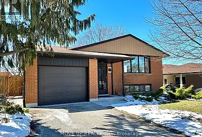 11 LOMBARDY CRT Kitchener ON N2M1W8
