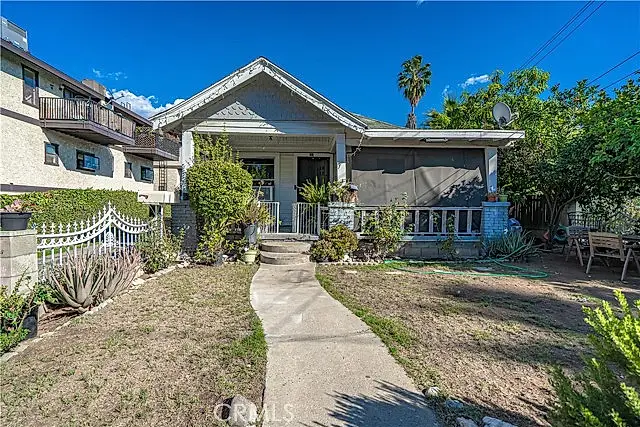 584 N Mar Vista Avenue