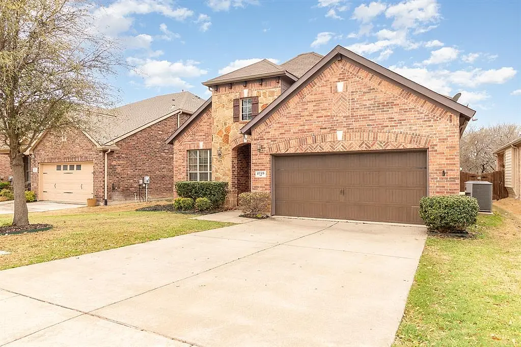 2725 Laurel Oak Drive