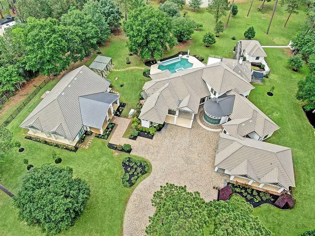 11 Saddlebrook Court